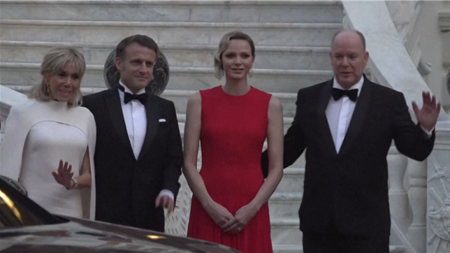 Emmanuel et Brigitte Macron ont conclu la première journée de leur visite d’État à Monaco avec un dîner de gala organisé au palais princier par Albert II et Charlène.